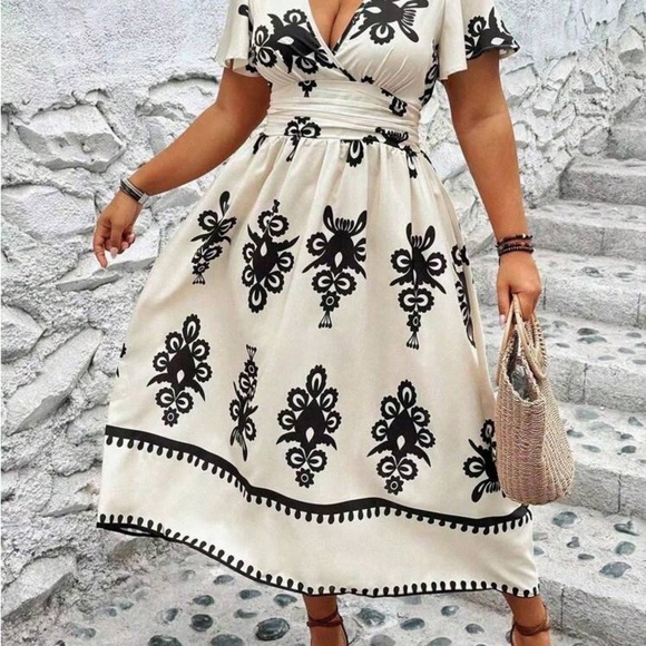 SHEIN Black and Cream Midi Dress - Picture 2 of 6